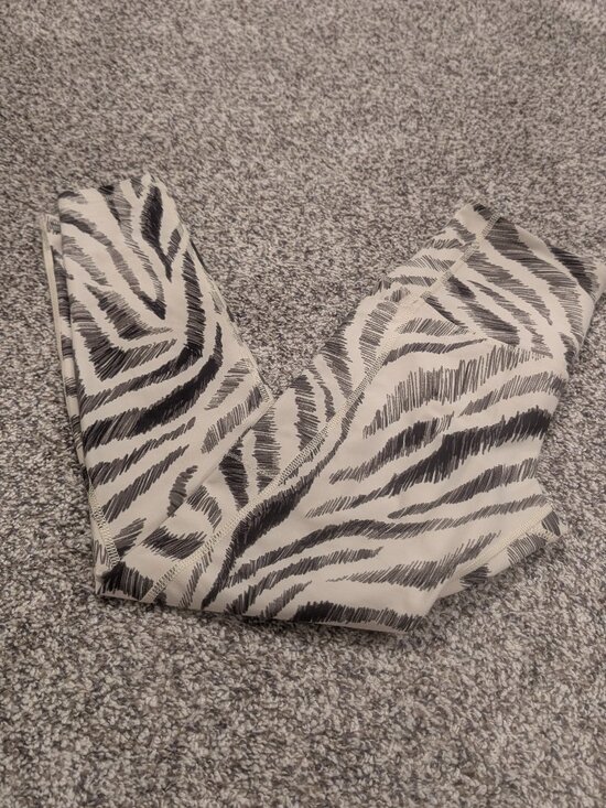 DSP Pants - DSG Zebra Sketch High-Waisted 7/8 Athletic Leggings Small